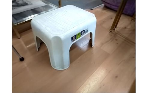 TABOURET PLASTIQUE BLANC