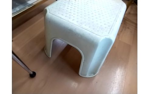 TABOURET PLASTIQUE BLANC