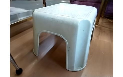 TABOURET PLASTIQUE BLANC
