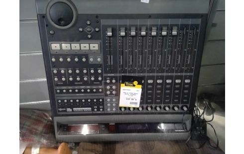 TABLE DE MIXAGE MACKIE CONTROL UNIVERSAL PILOTÉE