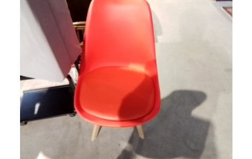 CHAISE ROUGE STYLE SCANDINAVE