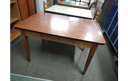 TABLE FORMICA