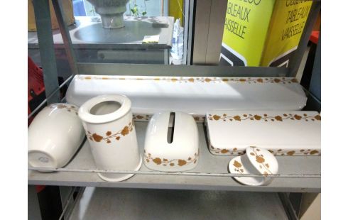 DECORATION PORCELAINE DE PARIS SALLE DE BAIN