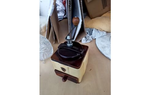 MOULIN A CAFE PEUGEOT BAKELITE