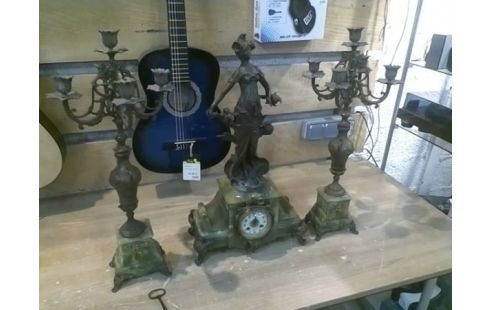 HORLOGE REGULE + CHANDELIERS