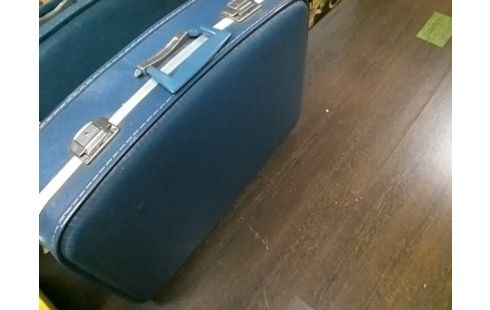 VALISE BLEUE GM (POIGNÉE CASSÉE)