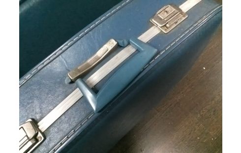 VALISE BLEUE GM (POIGNÉE CASSÉE)