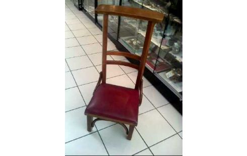 GEBETSSTUHL HOLZ DUNKEL ROT LEDEROPTIK