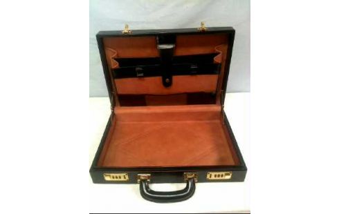 AKTENKOFFER LEDEROPTIK SCHWARZ INNEN BRAUN