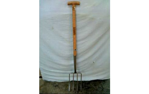 SPATENGABEL 4-ZINKEN MIT T-GRIFF