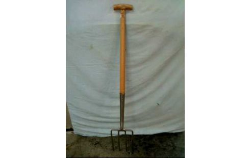 SPATENGABEL 4-ZINKEN MIT T-GRIFF