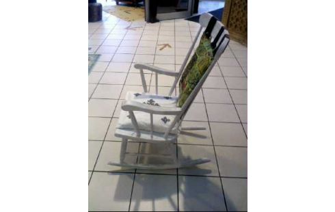 SCHAUKELSTUHL HOLZ WEISS MIT KISSEN BUNT