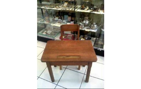 SCHULTISCH+STUHL HOLZ ALT KLEIN 1 SCHUBL.