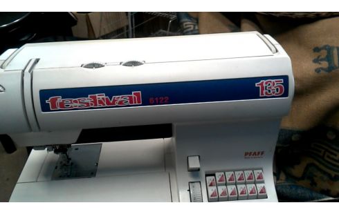 MACHINE A COUDRE PFAFF