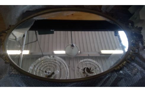 SPIEGEL OVAAL IN KOPEREN LIJST