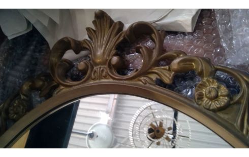 SPIEGEL OVAAL IN KOPEREN LIJST