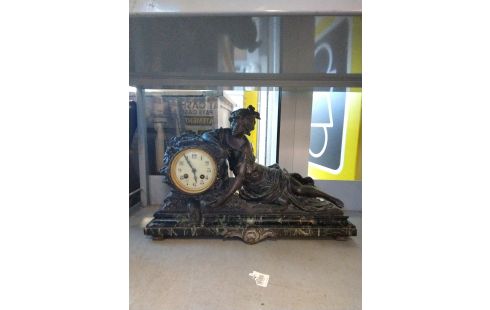 PENDULE MARBRE ET REGULE