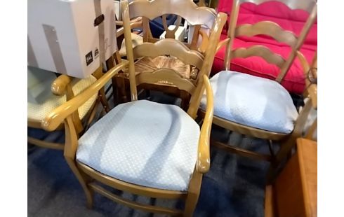 CHAISE AVEC ACCOUDOIRS