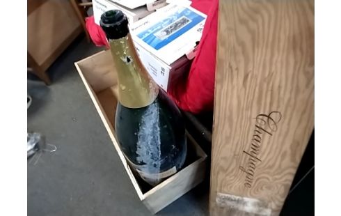 CAISSE AVEC BOUTEILLE VIDE CHAMPAGNE GM