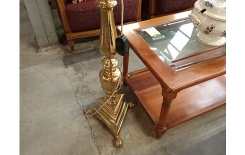 LAMPE PIED DORE ABAT JOUR VESSIE DE PORC UN DEFAUT