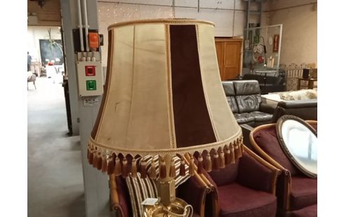 LAMPE PIED DORE ABAT JOUR VESSIE DE PORC UN DEFAUT