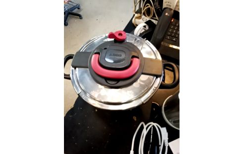 COCOTTE MINUTE AUTOCUISEUR SEB 10L + ACC CLE