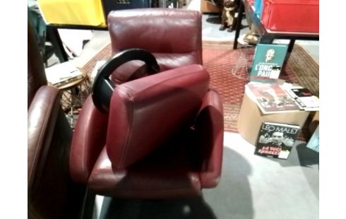 FAUTEUIL CUIR ROUGE SIMMONS AVEC REPOSE PIED