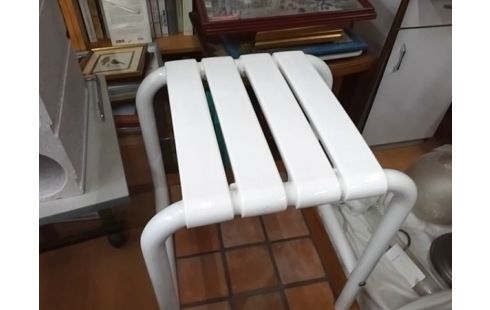 TABOURET BLANC DE DOUCHE