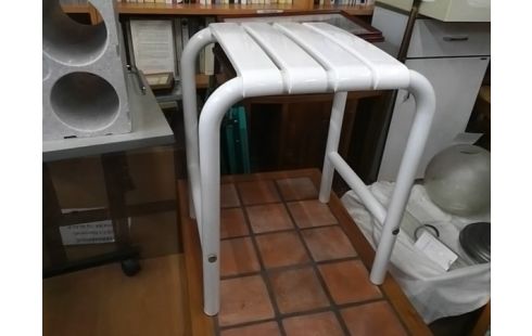 TABOURET BLANC DE DOUCHE