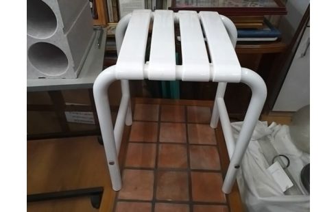 TABOURET BLANC DE DOUCHE