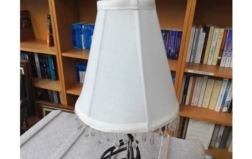 LAMPE BLANCHE A PAMPILLES