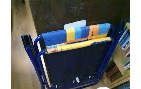 CHAISE PLIANTE BLEUE