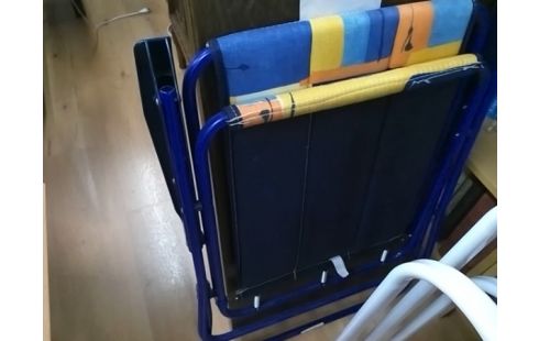 CHAISE PLIANTE BLEUE