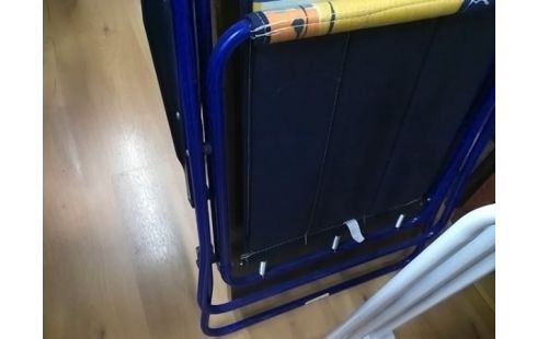 CHAISE PLIANTE BLEUE