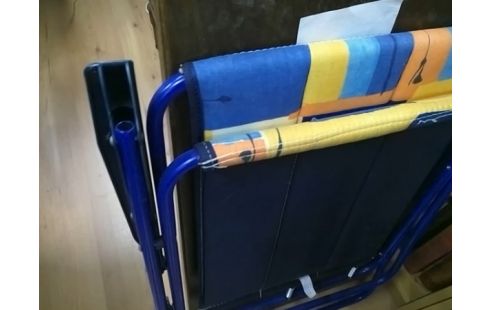 CHAISE PLIANTE BLEUE