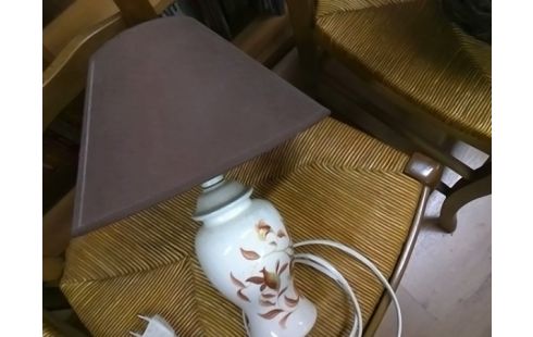 LAMPE MARRON PIED FLEURI PM