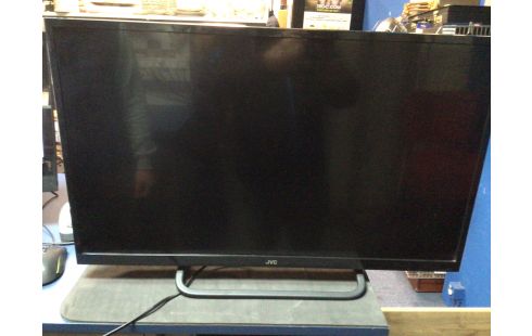 TELEVISEUR JVC 32 " TACHES PRESENTES