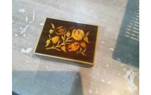 BOITE A MUSIQUE MARQUETERIE BOIS