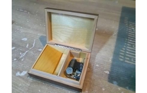 BOITE A MUSIQUE MARQUETERIE BOIS
