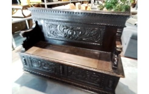 BANC COFFRE SCULPTE SIGNE LES FILS D ALFRED WIMPHEN