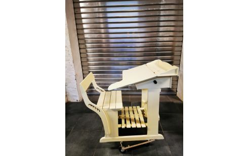 PUPITRE D'ECOLE RELOOKÉ BLANC