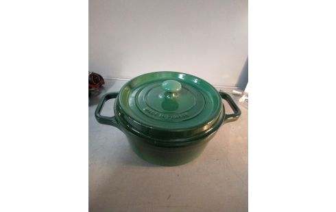 COCOTTE STAUB 22CM
