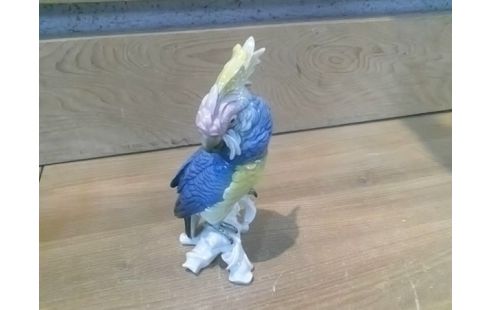 PERROQUET EN PORCELAINE SIGNÉ