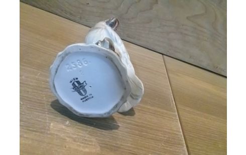 PERROQUET PORCELAINE SIGNE