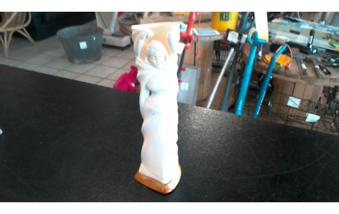 STATUETTE SCULPTEE EN OS