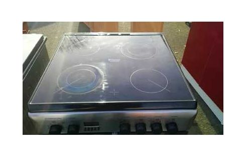 CUISINIERE VITROCERAMIQUE HOTPOINT ARISTON