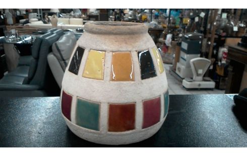 VASE IM VINTAGE-STIL