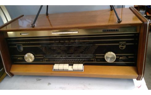 RUNDFUNKGERÄT PHILIPS IM VINTAGE-STIL