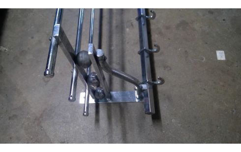 KLEIDERSTÄNDER ART DECO.