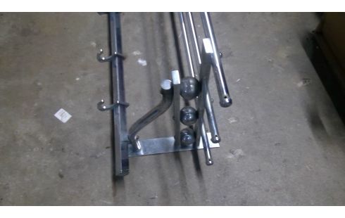 KLEIDERSTÄNDER ART DECO.